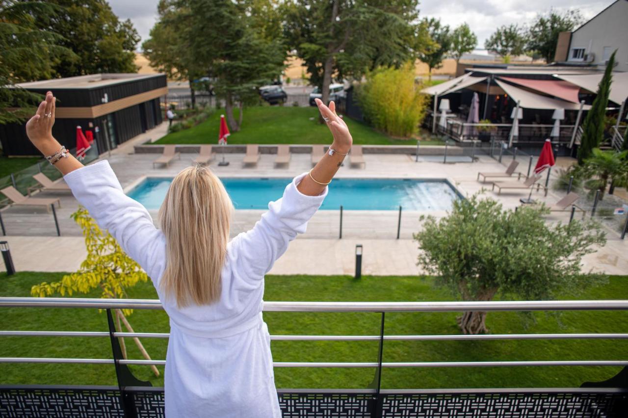 Logis Hotel Relais Saint Jacques - Chateauroux Déols エクステリア 写真