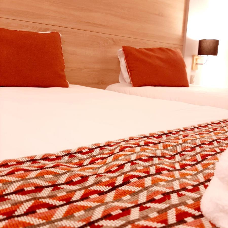 Logis Hotel Relais Saint Jacques - Chateauroux Déols エクステリア 写真