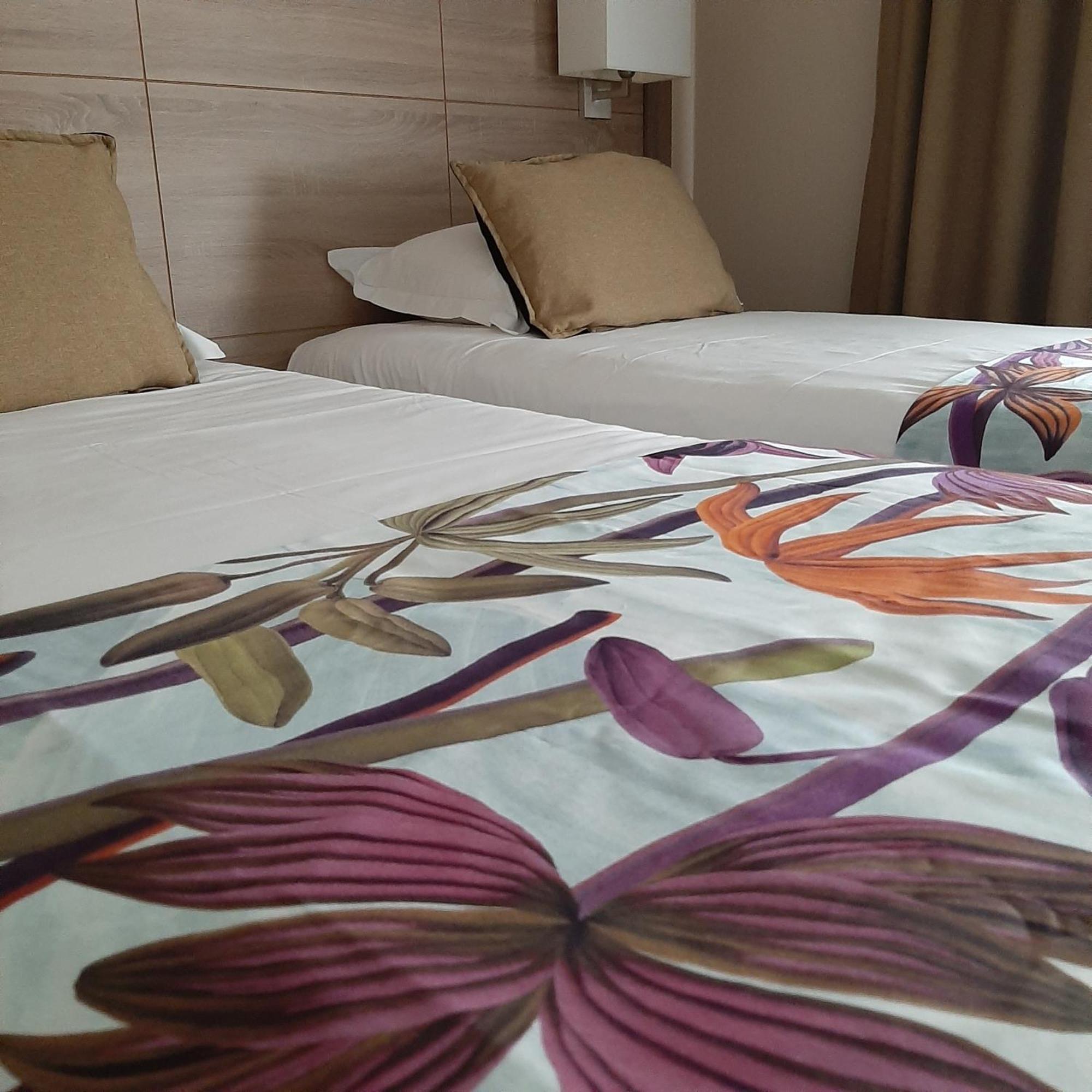 Logis Hotel Relais Saint Jacques - Chateauroux Déols エクステリア 写真