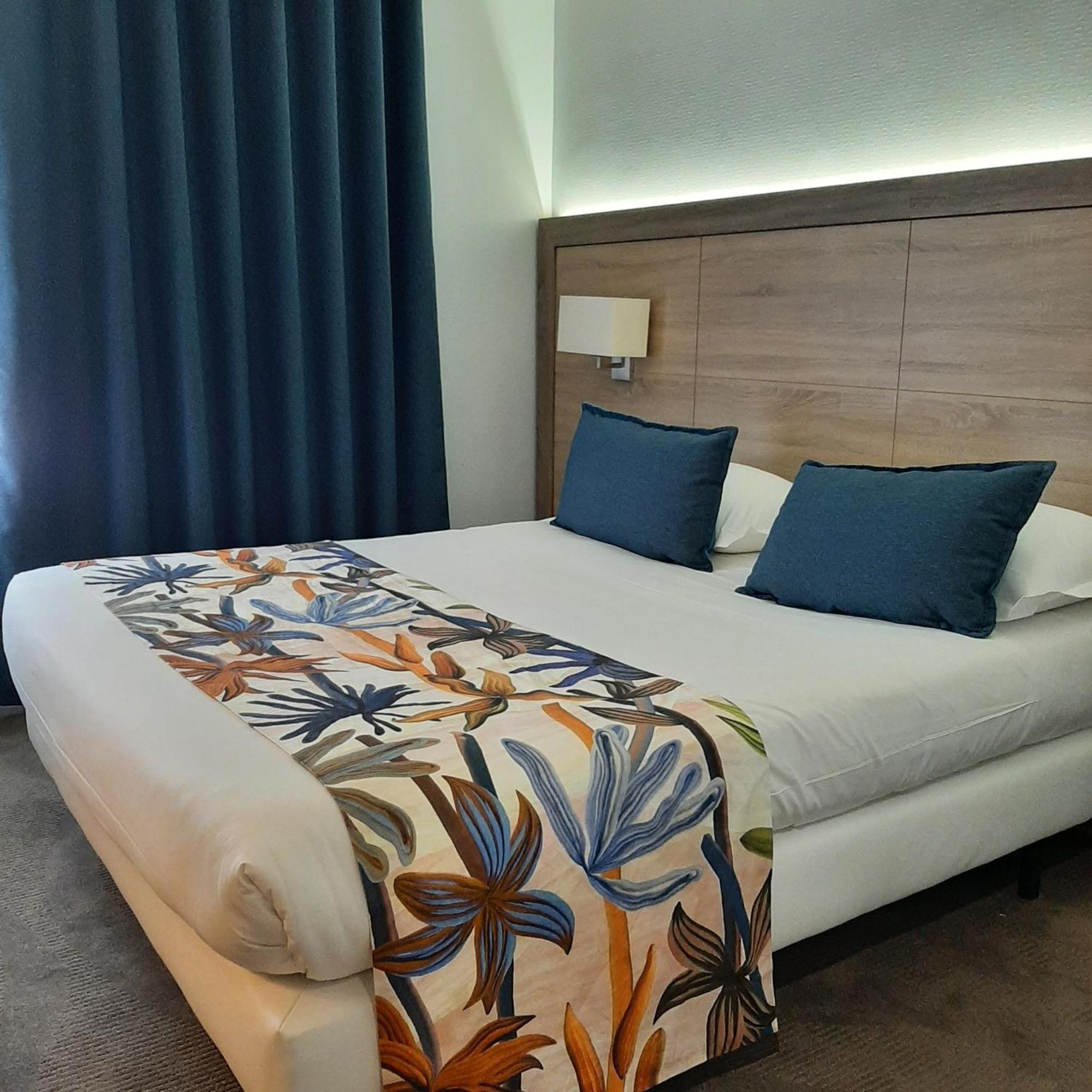 Logis Hotel Relais Saint Jacques - Chateauroux Déols エクステリア 写真