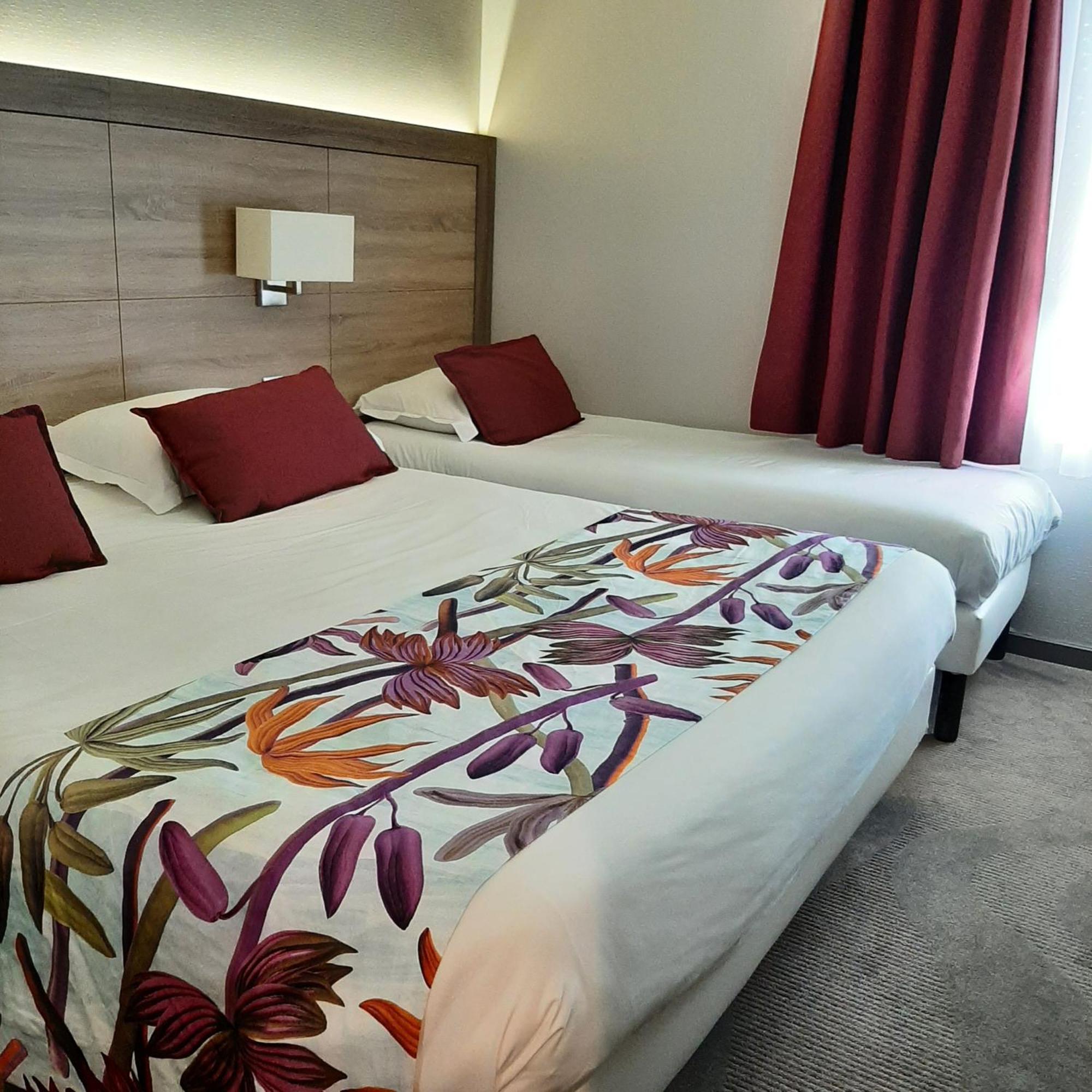 Logis Hotel Relais Saint Jacques - Chateauroux Déols エクステリア 写真