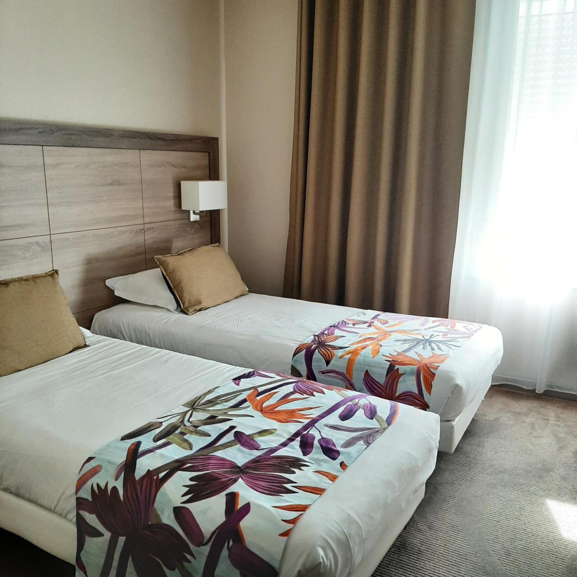 Logis Hotel Relais Saint Jacques - Chateauroux Déols エクステリア 写真