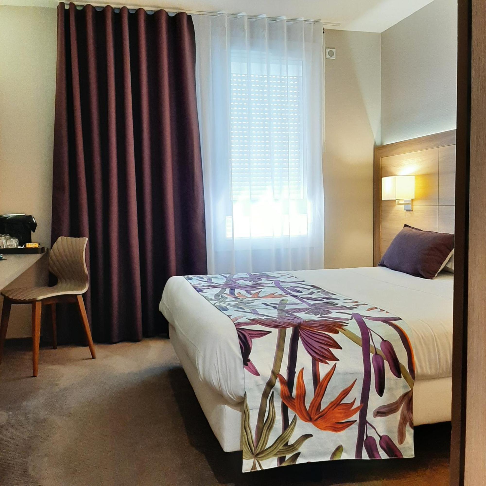 Logis Hotel Relais Saint Jacques - Chateauroux Déols エクステリア 写真