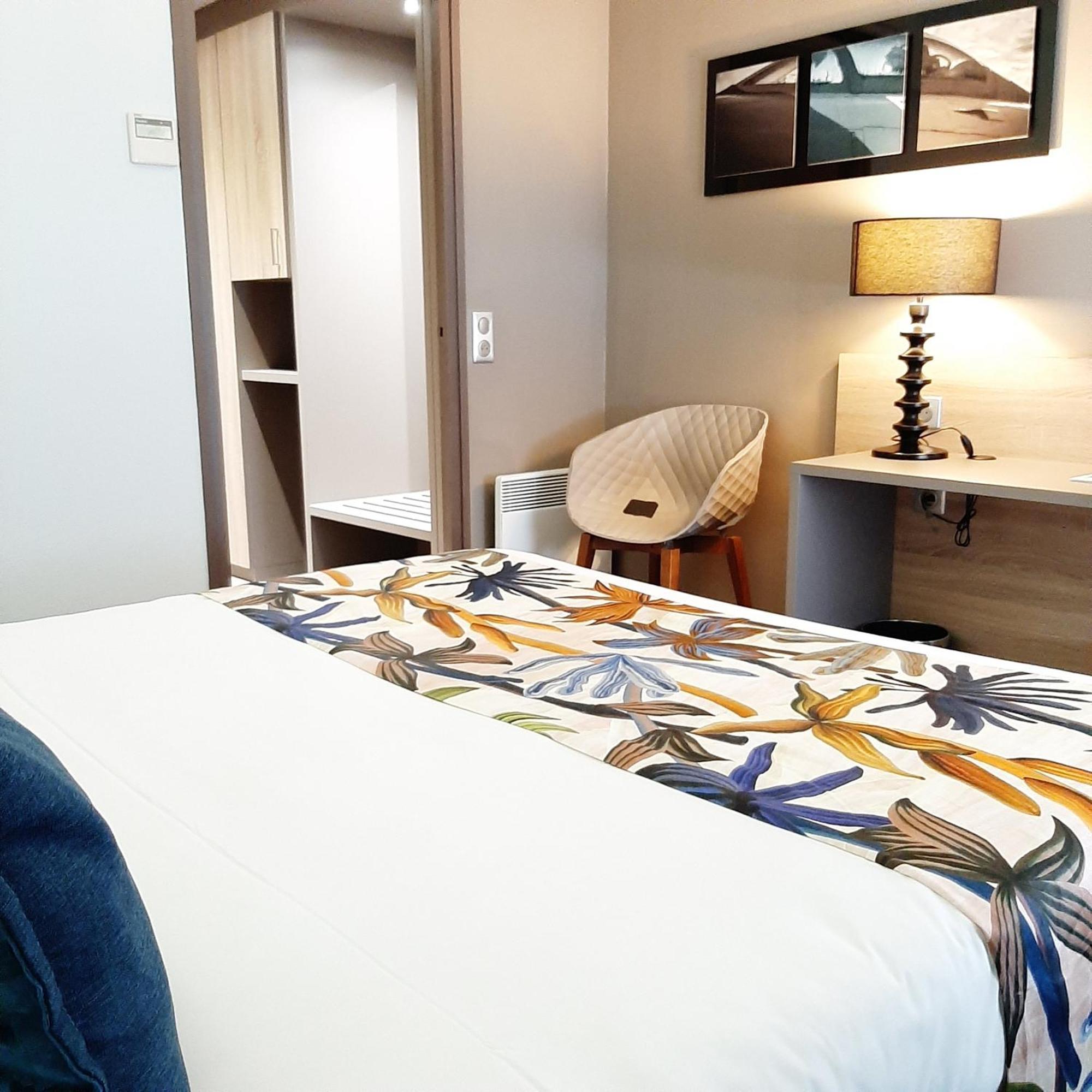 Logis Hotel Relais Saint Jacques - Chateauroux Déols エクステリア 写真