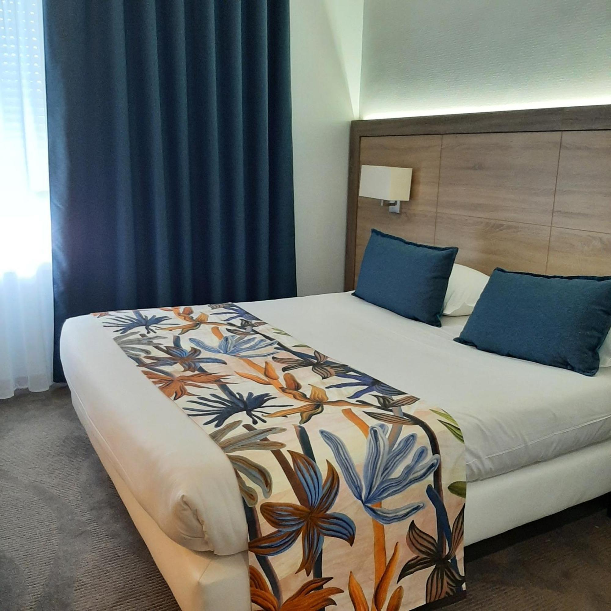 Logis Hotel Relais Saint Jacques - Chateauroux Déols エクステリア 写真