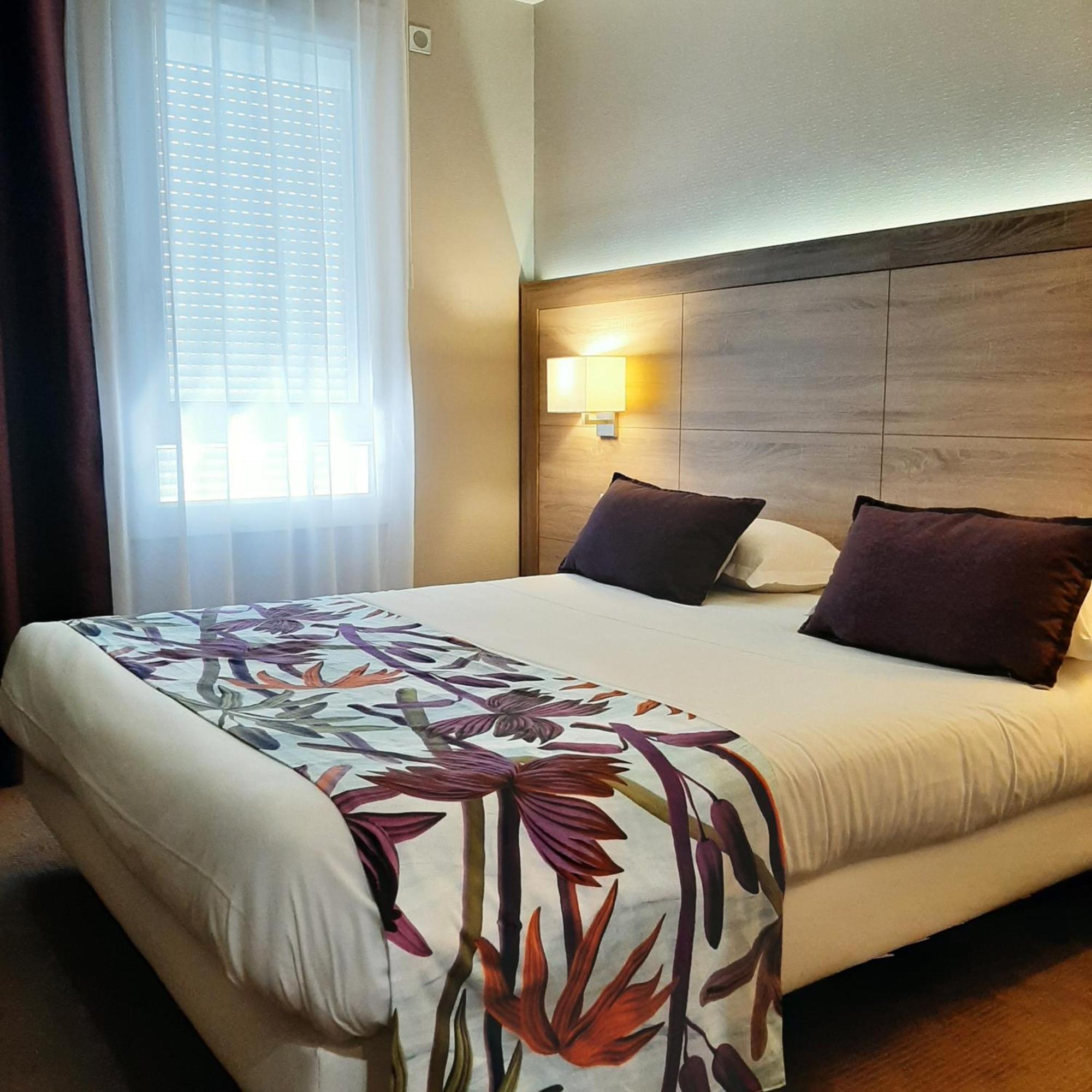 Logis Hotel Relais Saint Jacques - Chateauroux Déols エクステリア 写真
