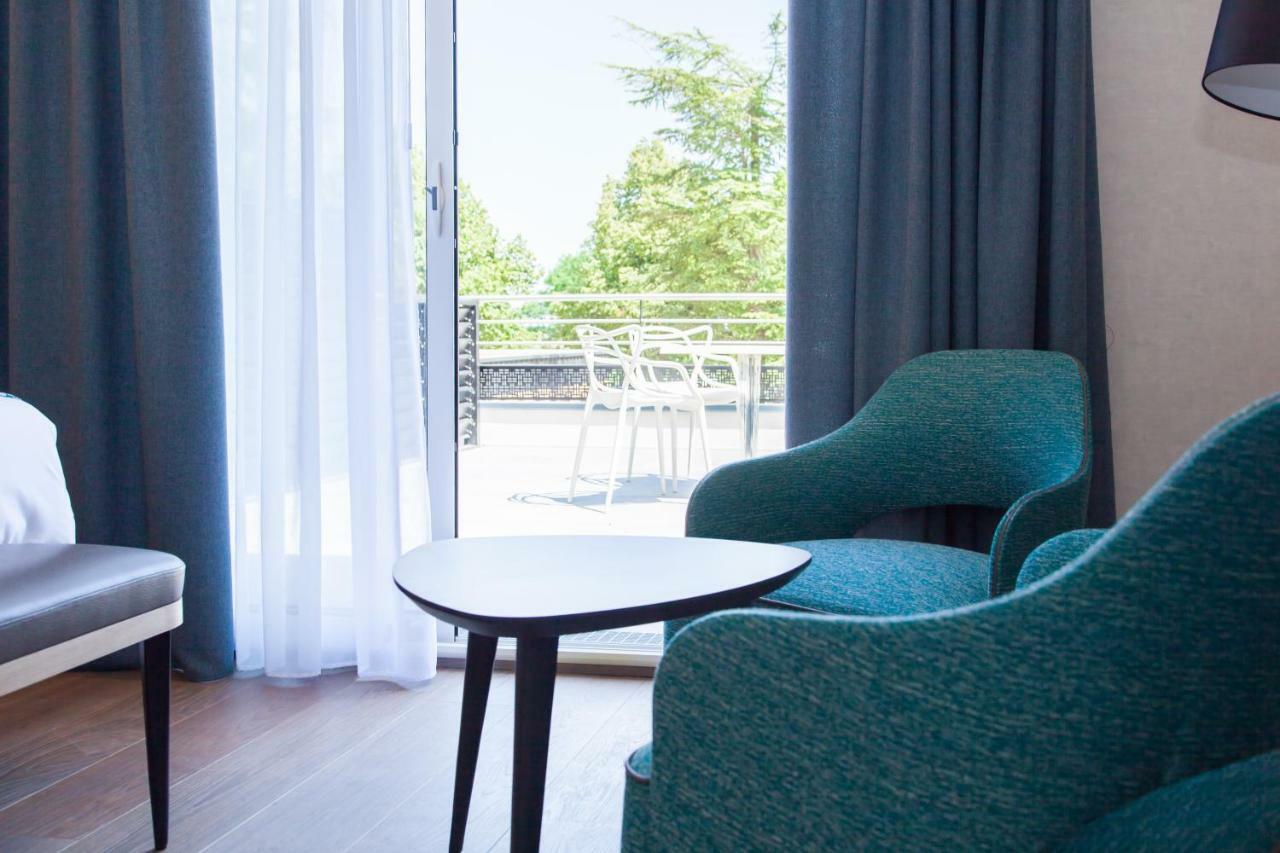 Logis Hotel Relais Saint Jacques - Chateauroux Déols エクステリア 写真